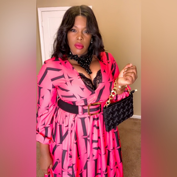 PINK LETTER PRINT BELTED MAXI DRESS - Picture 2 of 6